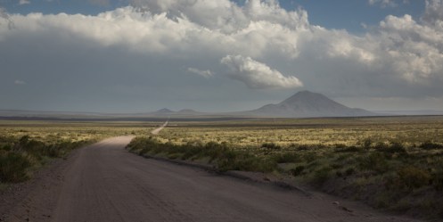 Siempre se veía lo mismo al llegar a un alto, más y más kilómetros de infinito camino hacia un próximo horizonte.