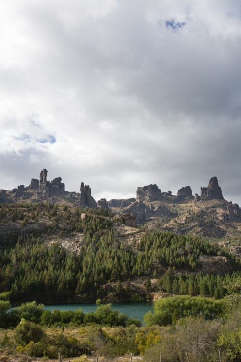 El paisaje se va tornando montañoso según me voy acercando a Bariloche.