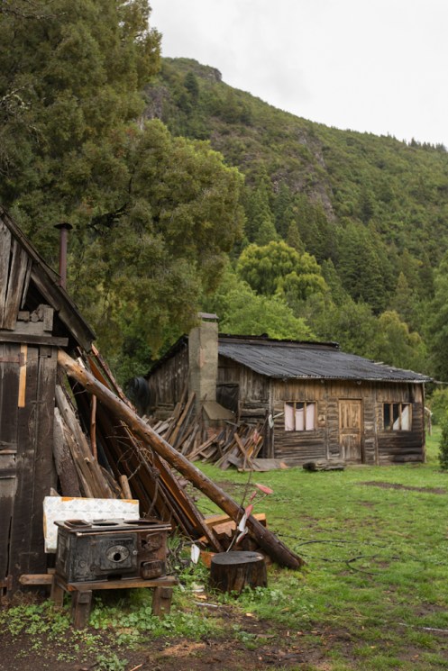 La familia de esta parcela me prestó un lugar para poner mi tienda de campaña.
