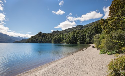 Playas del lago Rivadavia en el Parque Nacional de los Alerces.