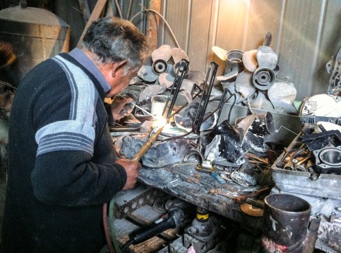 Madrid suelda mi parrilla para poder seguir camino al sur. Iphone Photography.