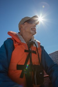 Peter disfrutando de nuestro día de turistas en Puerto Tranquilo.