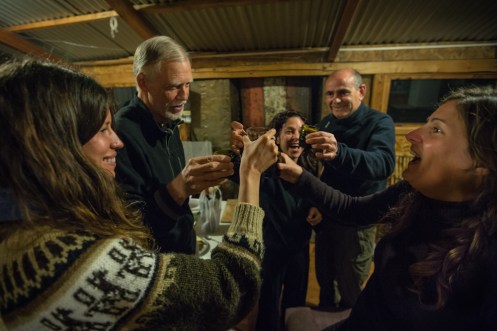 4 españoles, una francesa y un canadiense. Todos viajamos solos. Todos celebramos el cumpleaños de Lino.
