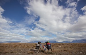Mi bicicleta durante un descanso en la pampa argentina.