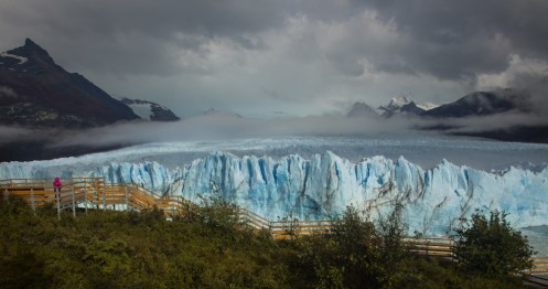 El glaciar Perito Moreno no estaba tan abarrotado como de costumbre debido al dia de lluvia. Nadie sabia de las luces que estabamos disfrutando