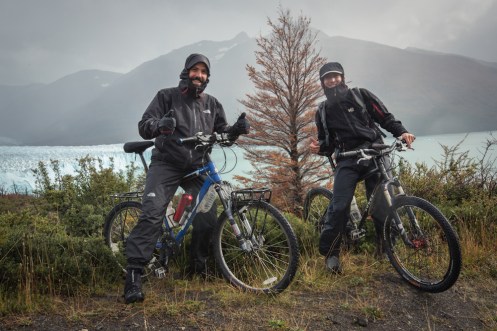 Finalmente vemos el glaciar Perito Moreno frente a nosotros, y frente a nuestras bicicletas!