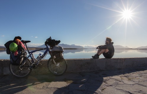 Ya en Puerto Natales me siento a disfrutar del sol...y del olor a mar.