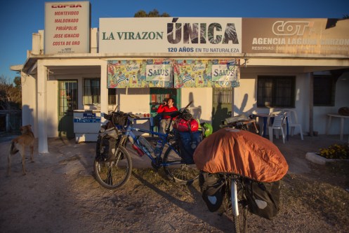 Carlos tiene otro vicio aparte de ser libre, la Cocacola.