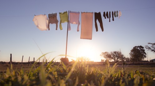 La esencia de lo rural se respira en cosas tan simples como la ropa tendida a secar al viento.