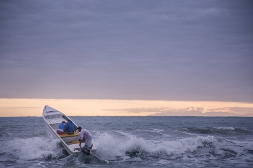 Salir en barco de la playa de Sono no es tarea fácil.