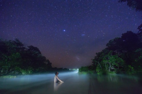 Bañarse de noche aqui, en el agua termal, no se explica con palabras.