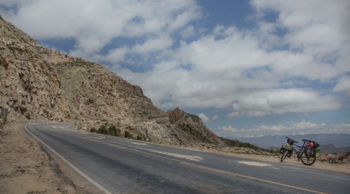 Subiendo al puerto de montaña que separa Cochabamba del altiplano.