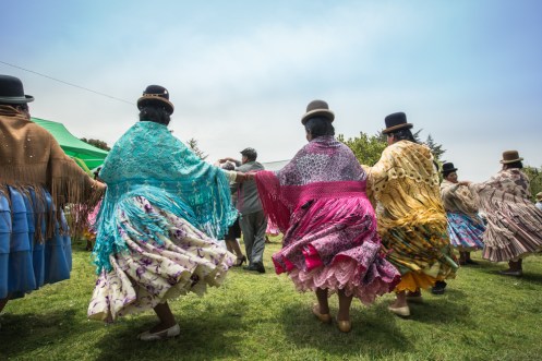 Boda en Copacabana. Los hombres y mujeres se visten con sus mejores trajes.