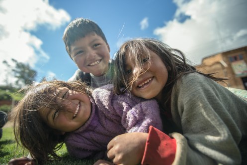 Siempre hay tiempo para disfrutar de la apasionada sonrisa de un niño.