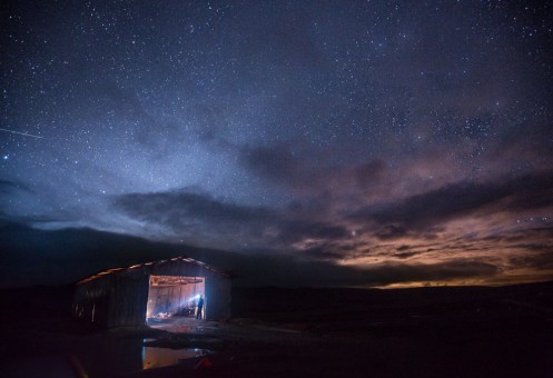 Cuando las cosas las sientes con amor de el de verdad, hasta un viejo hangar lleno de sacos rotos de cemento puede convertirse en el mejor de los palacios.