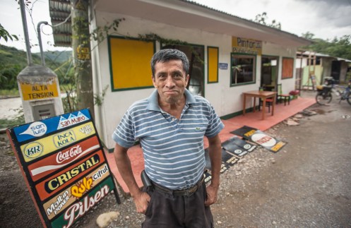 Jose Salas es un soñador que vive en medio de la selva. Es pintor y se dedica a pintar Carteles publicitarios y guardabarros