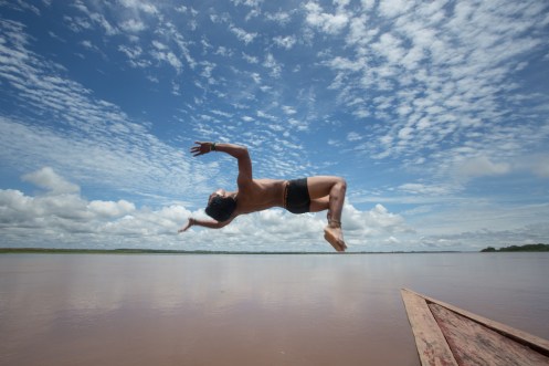 No podía dejar el Amazonas sin darme un baño en sus aguas, a pesar de todos los avisos de peligros, me sumergí en sus aguas con delfines rosas a escasos metros.