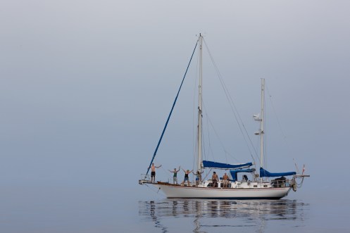 Hoy el mar esta como un plato y nos toca encender el motor.