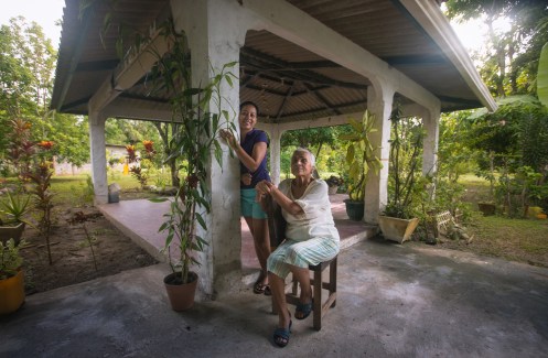 Kenia y Venice me dejan un lugar donde pasar la noche y protejerme de la lluvia.