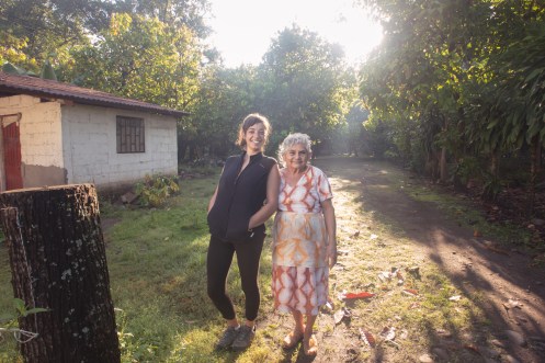 Natividad nos ofrece su casa para pasar la noche de intensa lluvia. Amanece soleado.