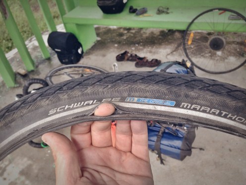 Mi Schwalbe Marathon se revienta a los 2000 km de uso... no se que pensar.