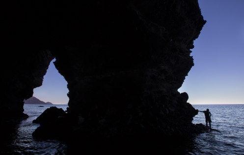Jose en la cueva de las ventenas. Isla Espiritu Santo.