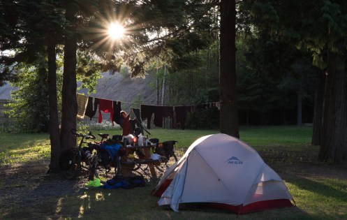 Convertimos este camping de la ciudad de Terrace en nuestro hogar durante tres días en los que aprovechamos para editar videos, escribir, descansar, lavar la ropa, comer pancakes... La siguiente parada en nuestro camino esta a 468 km. donde me encuentro ahora.
